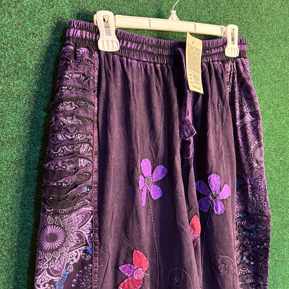 174 NWT Purple Hippie Handmade Floral Embroidered W/Leg Boho Trouser Crop Pant - Picture 3 of 15